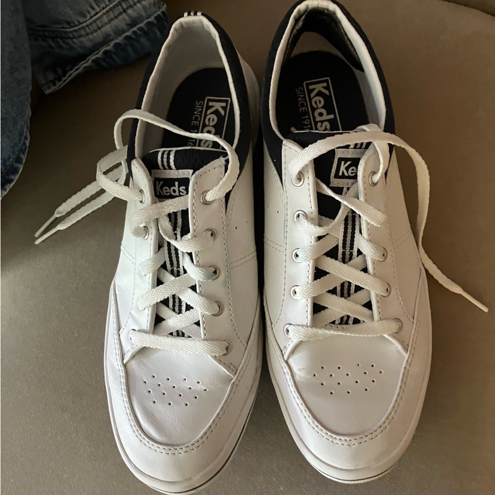 Keds white leather sneakers 8.5-excellent condition